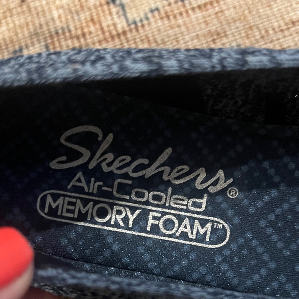 Skechers womens Blue Knit Memory Form Slip-On Loafers size 6 1/2 - Picture 2 of 10